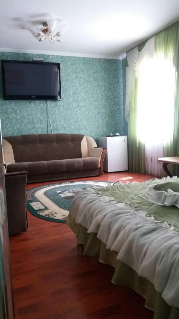 Hotel Tropicana Svitlovods'k Ngoại thất bức ảnh