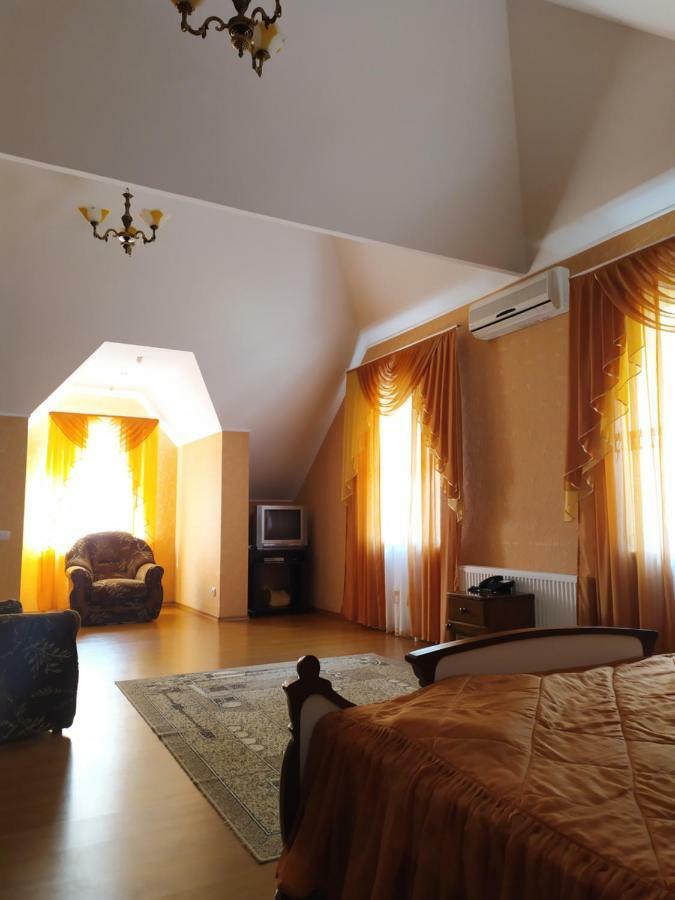 Hotel Tropicana Svitlovods'k Ngoại thất bức ảnh